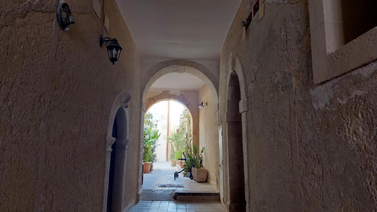 Апартаменты La Casa Dei Gatti Сиракузы Экстерьер фото